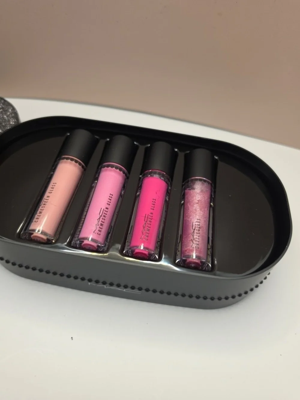 LIMITED EDITION MAC HEIRLOOM Objects Of Affection LIP GLOSS SET- 